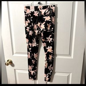 NWT Victoria’s Secret sport leggings SZ2